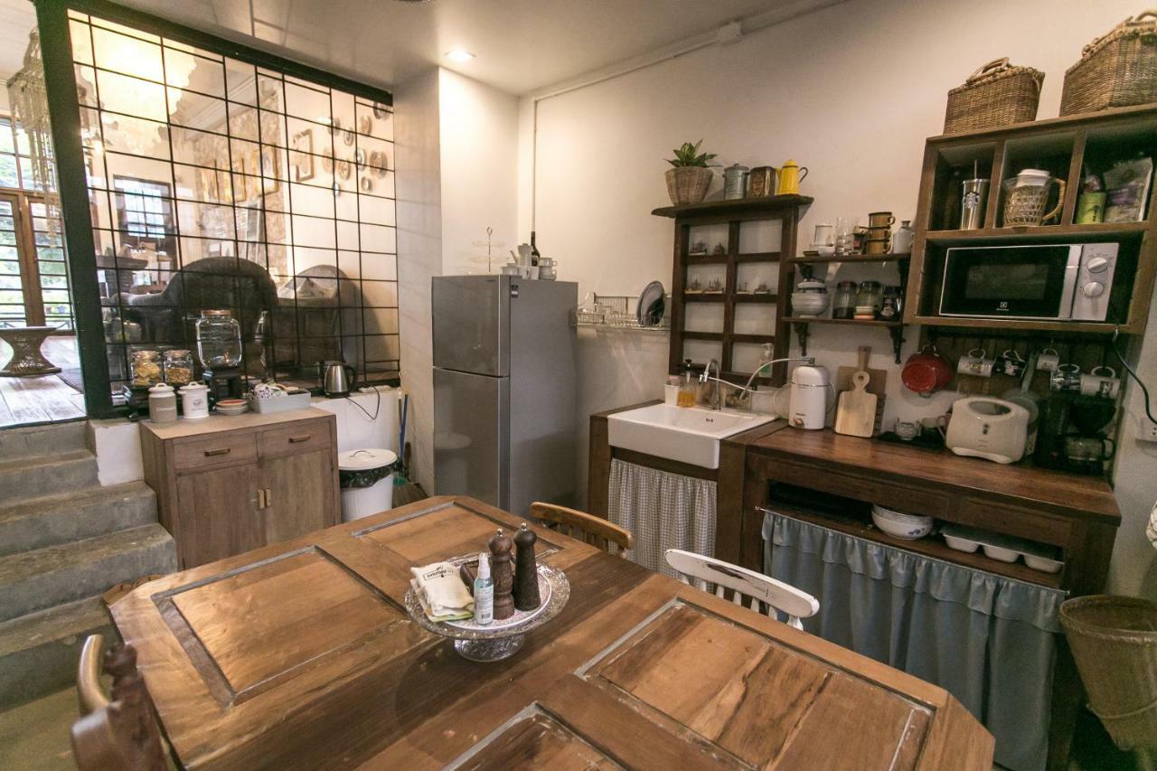 Rest Ari Boutique Hostel Bangkok Exterior photo
