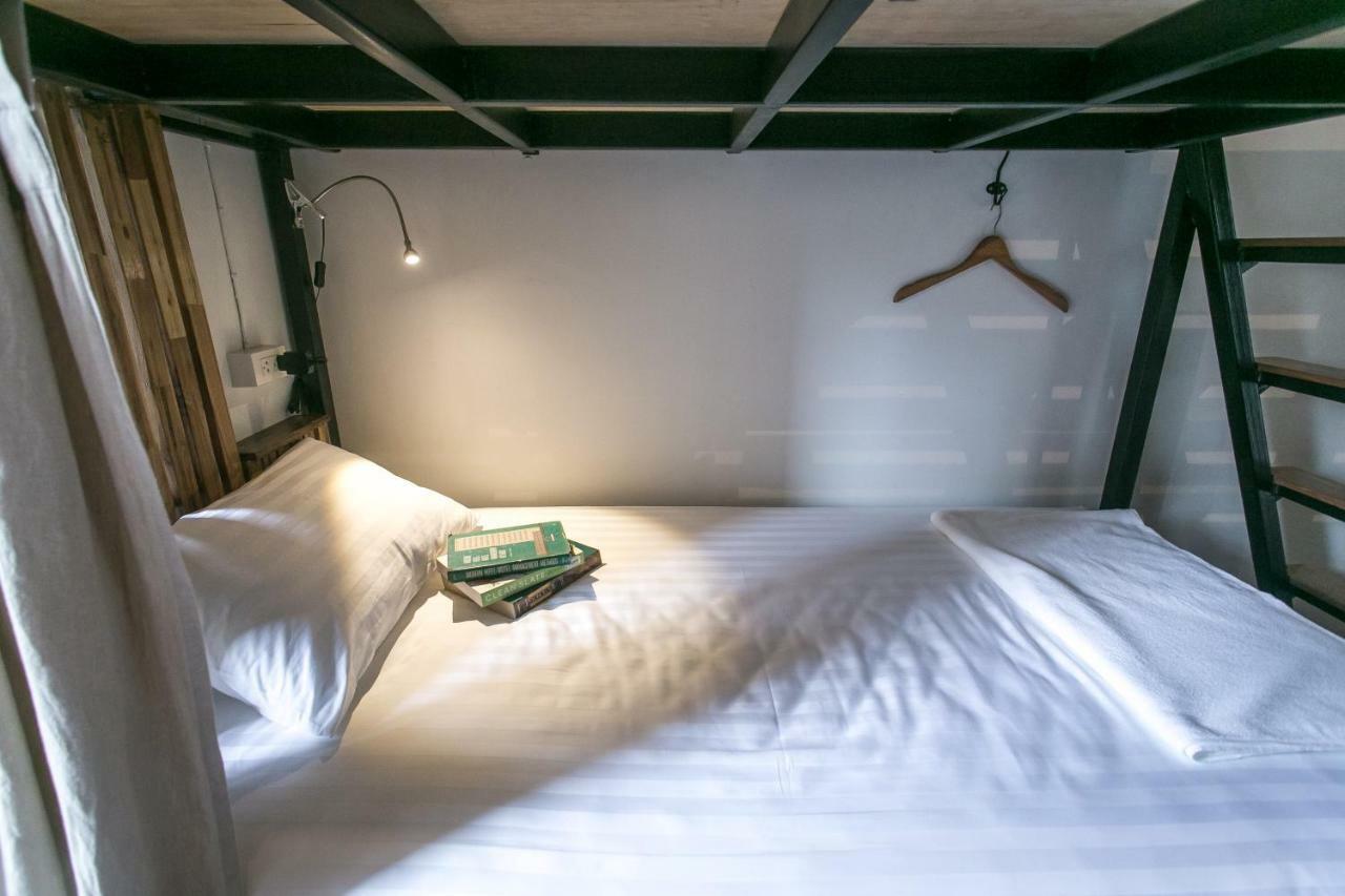 Rest Ari Boutique Hostel Bangkok Exterior photo