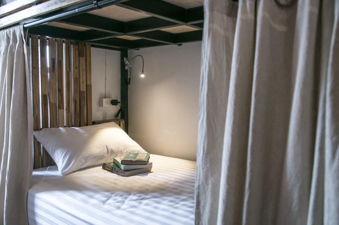Rest Ari Boutique Hostel Bangkok Exterior photo