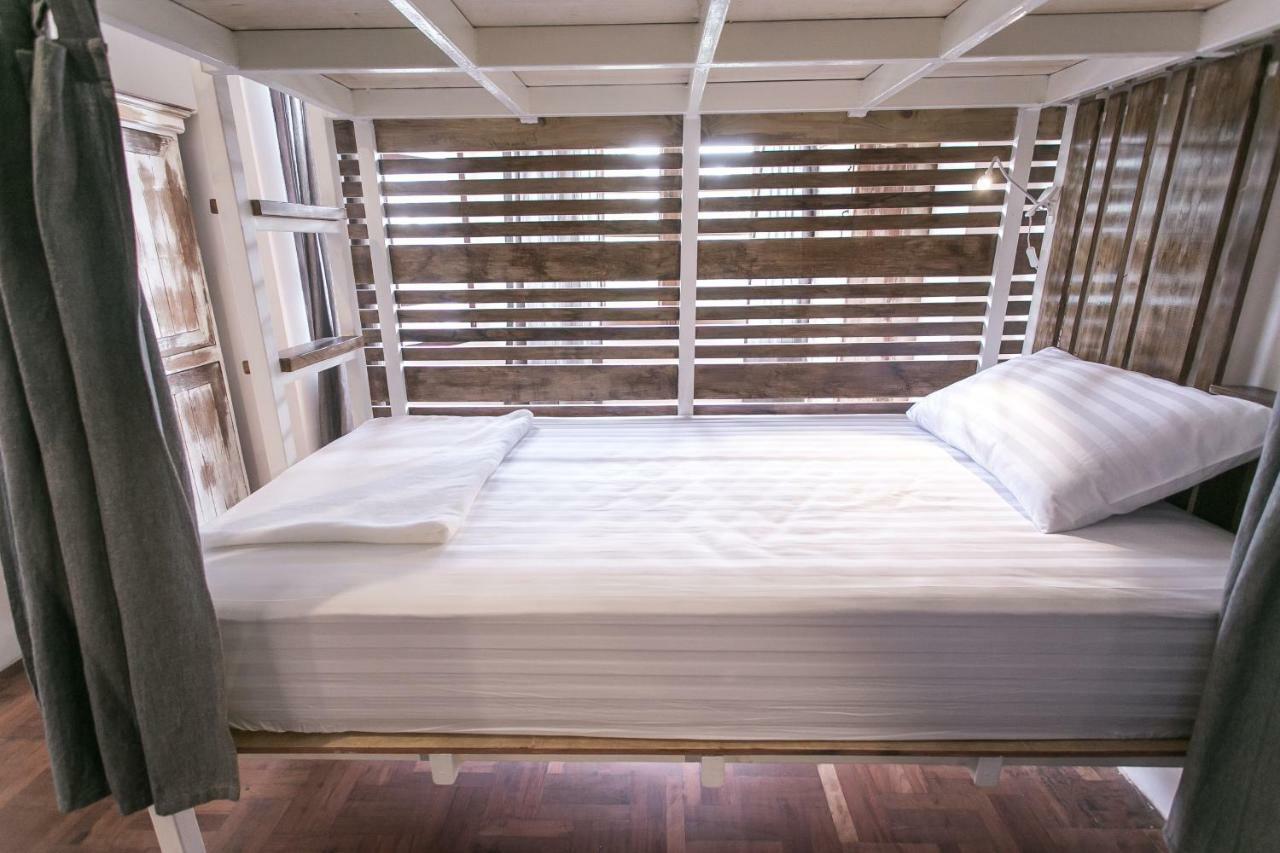Rest Ari Boutique Hostel Bangkok Exterior photo