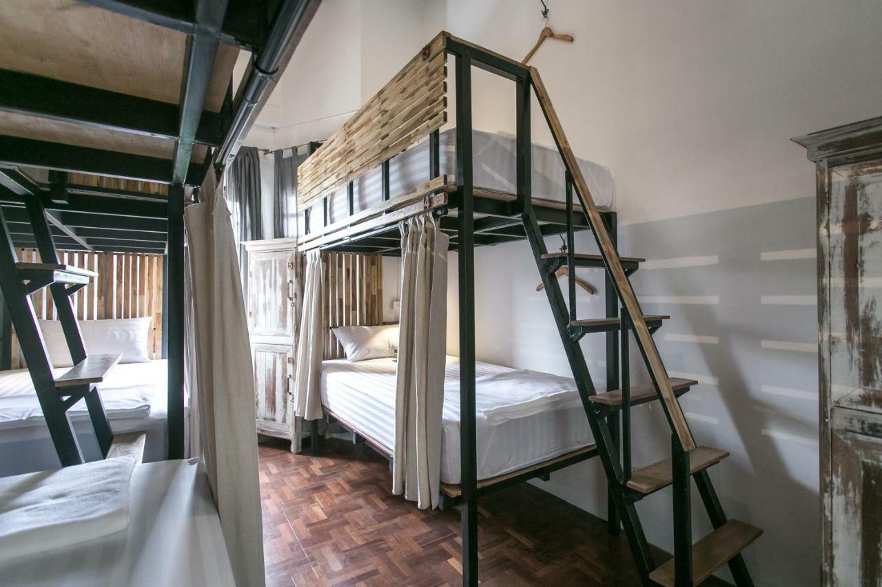 Rest Ari Boutique Hostel Bangkok Exterior photo
